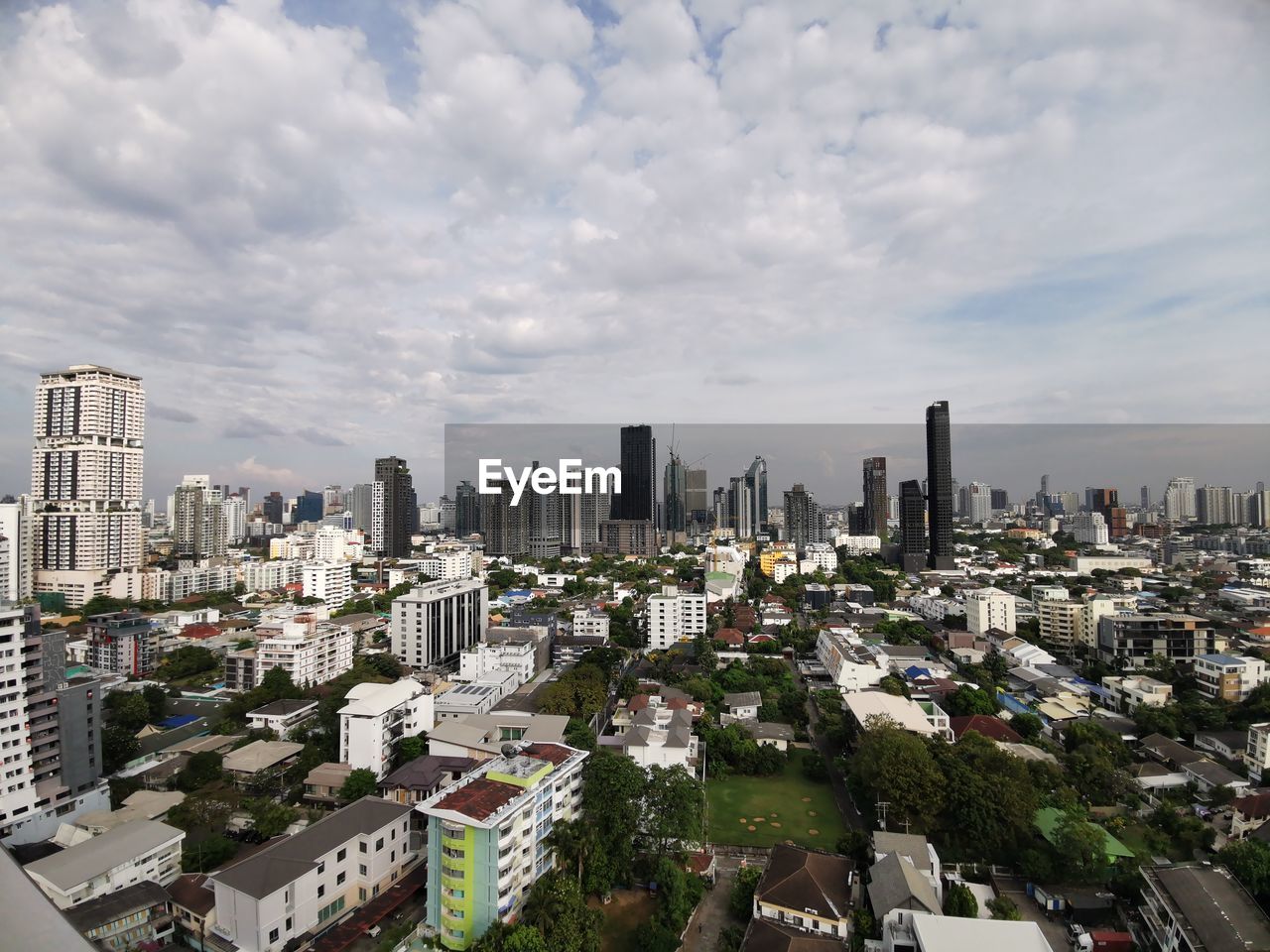 HIGH ANGLE VIEW OF MODERN BUILDINGS AGAINST SKY IN CITY