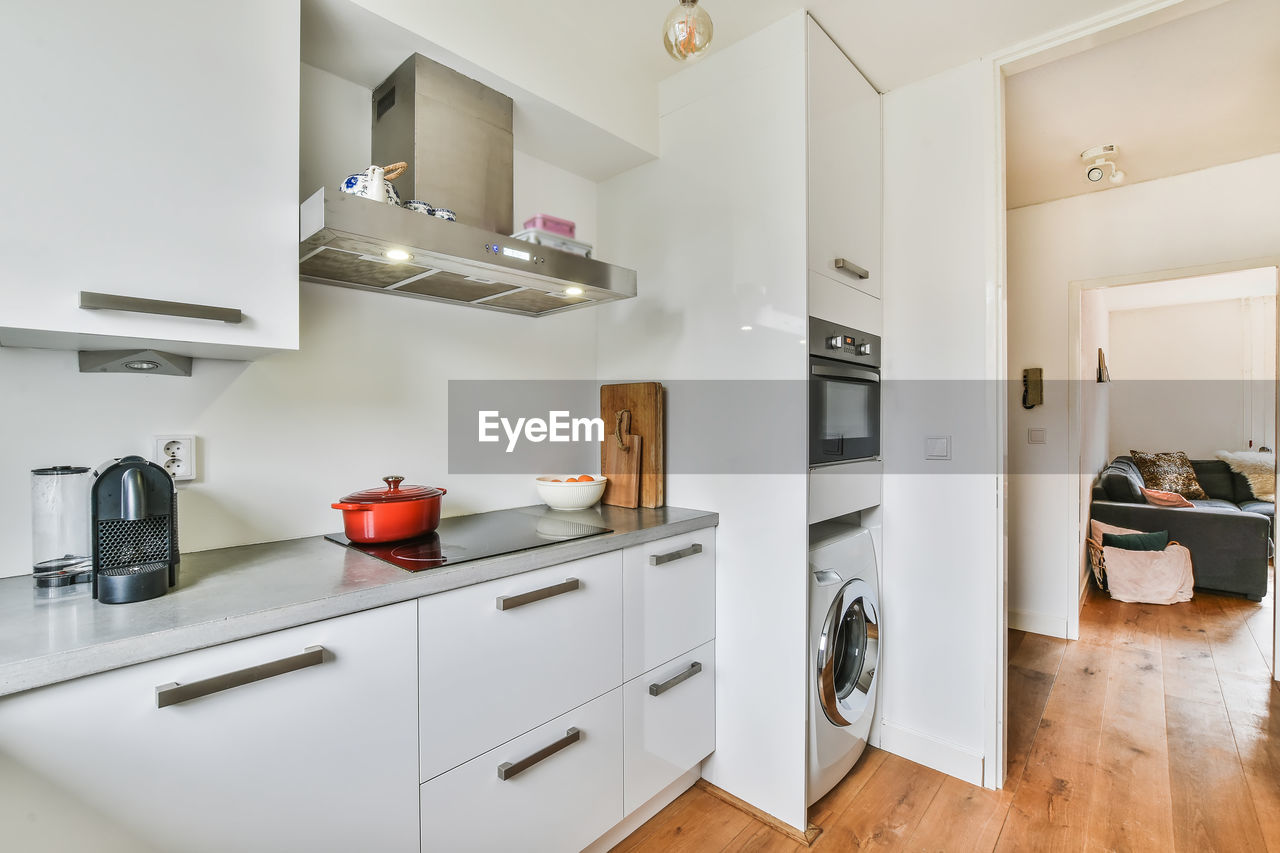 VIEW OF KITCHEN COUNTER