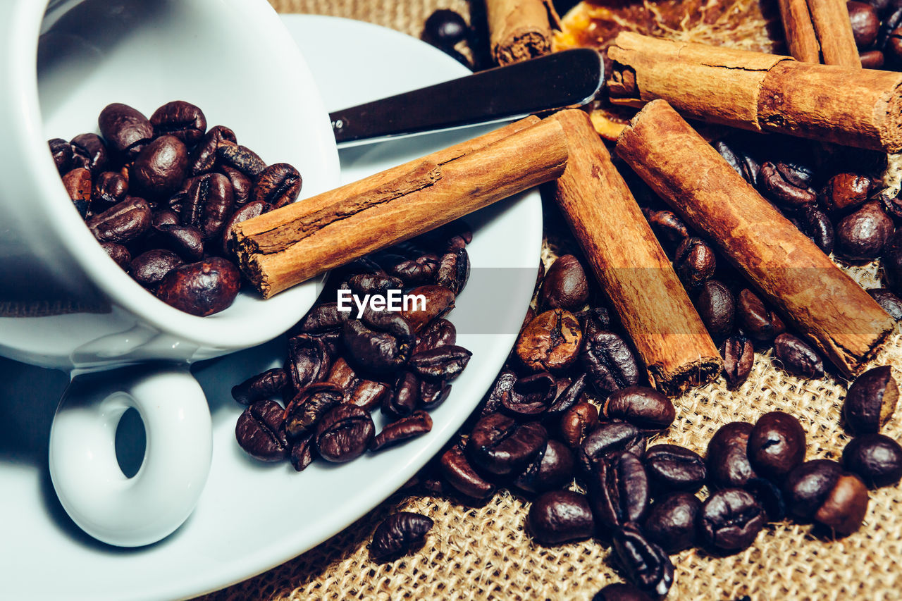 HIGH ANGLE VIEW OF COFFEE BEANS IN GLASS