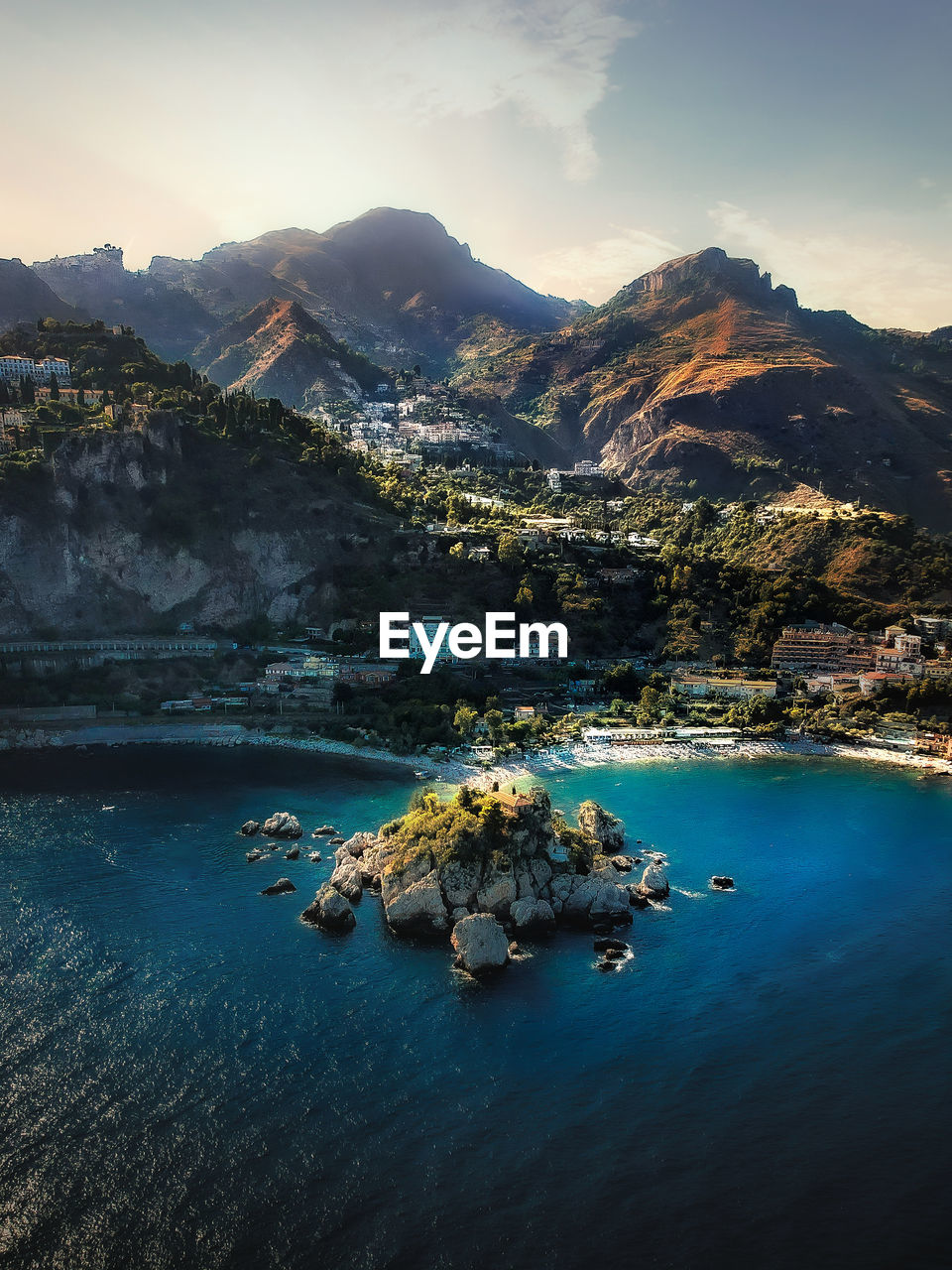 AERIAL VIEW OF LAKE AMIDST ROCKS AGAINST SKY