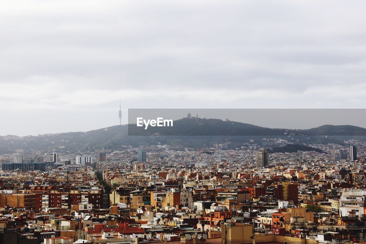 HIGH ANGLE VIEW OF BUILDINGS IN CITY AGAINST SKY