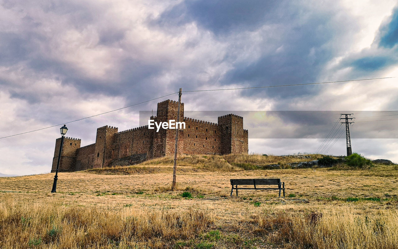 OLD RUIN ON FIELD AGAINST SKY