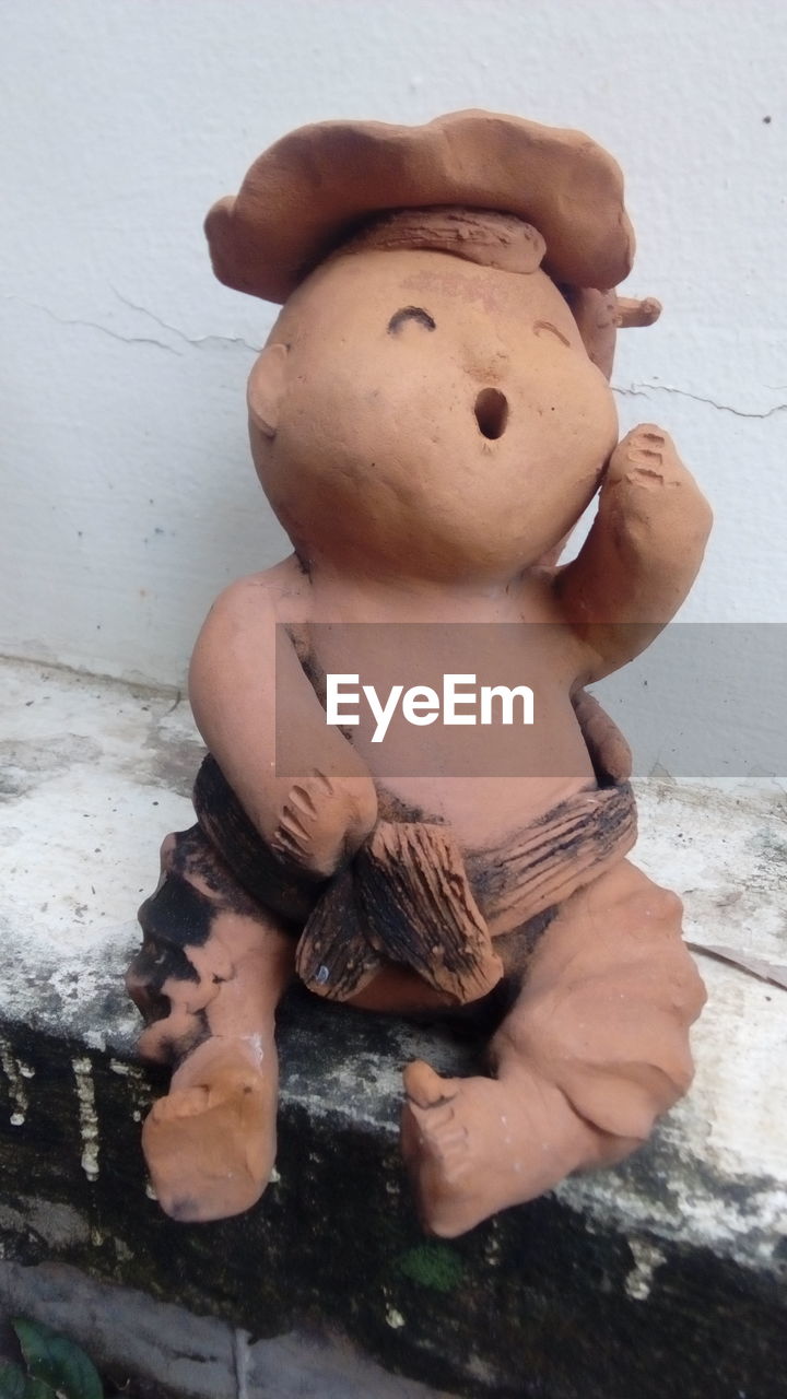 HIGH ANGLE VIEW OF STUFFED TOY ON WET TABLE