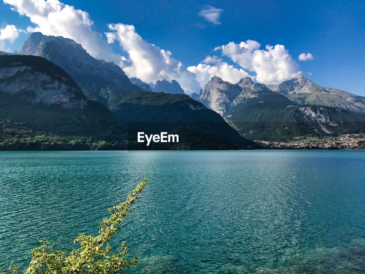 SCENIC VIEW OF LAKE AGAINST MOUNTAINS