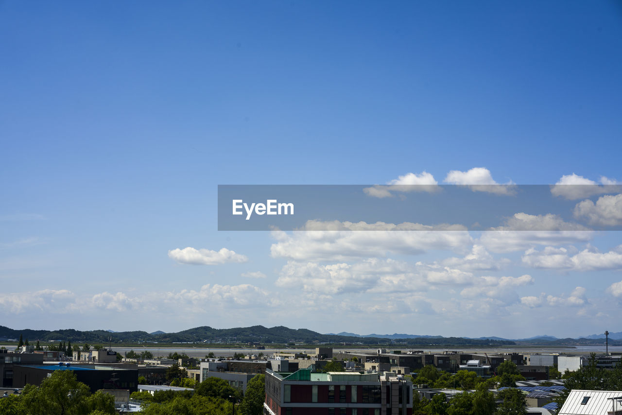 VIEW OF TOWNSCAPE AGAINST SKY