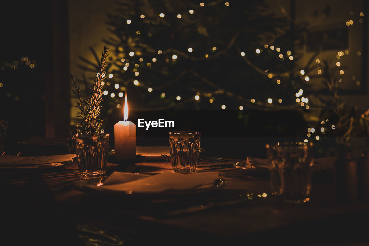 ILLUMINATED CHRISTMAS TREE ON TABLE