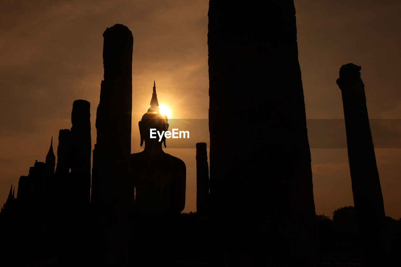 Silhouette of a statue of buddha in wat mahathat temple