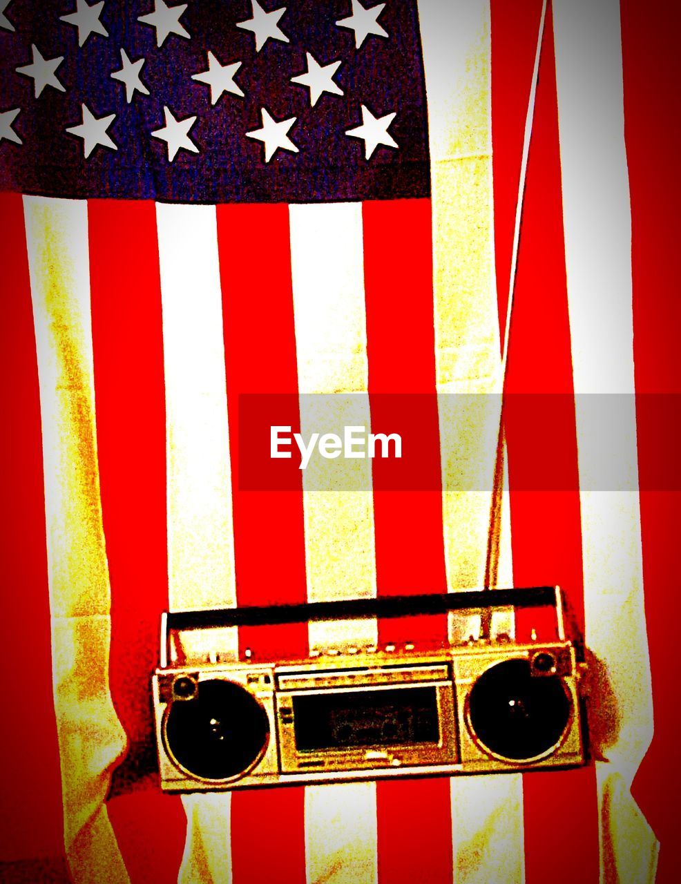 Vintage stereo with american flag