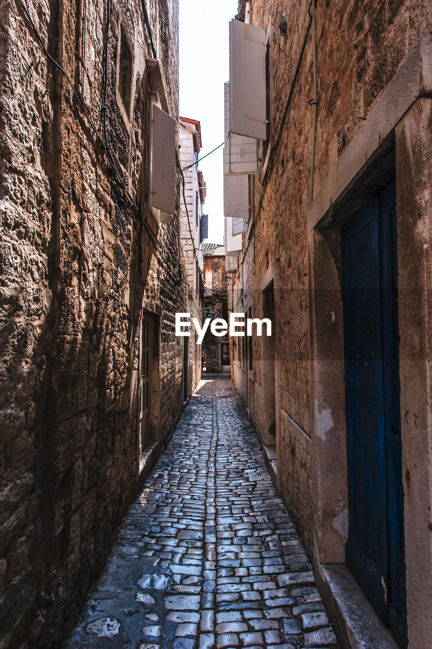 Narrow alley amidst buildings in city