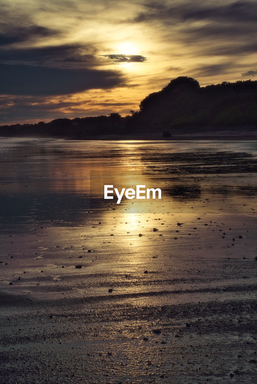 SCENIC VIEW OF SUNSET OVER SEA