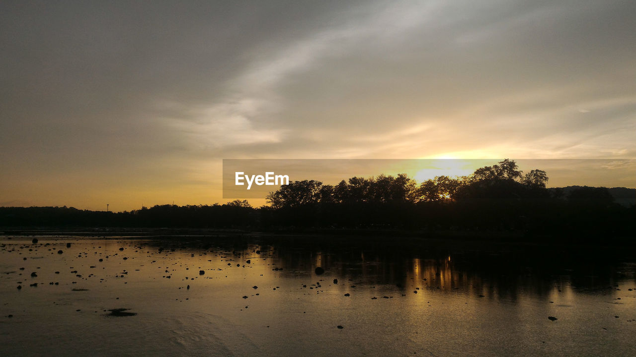 SILHOUETTE TREES BY LAKE AGAINST SKY DURING SUNSET