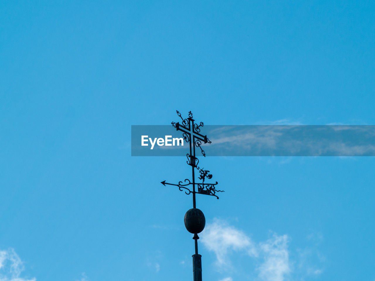 LOW ANGLE VIEW OF WEATHER VANE AGAINST CLOUDY SKY