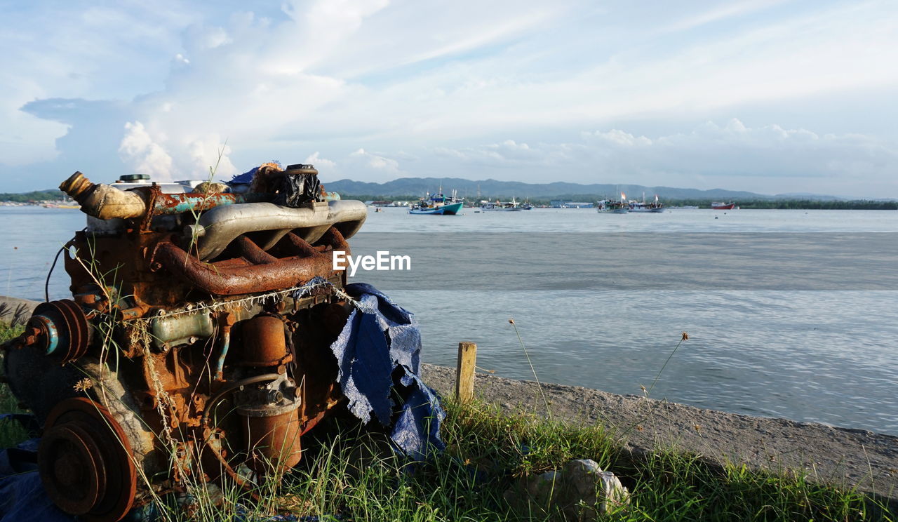 PANORAMIC VIEW OF SEA AGAINST SKY ON FIELD