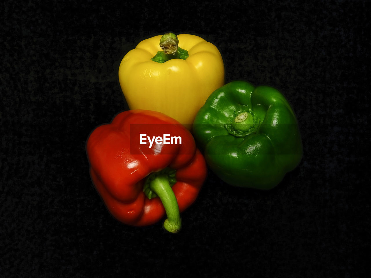 HIGH ANGLE VIEW OF MULTI COLORED BELL PEPPERS