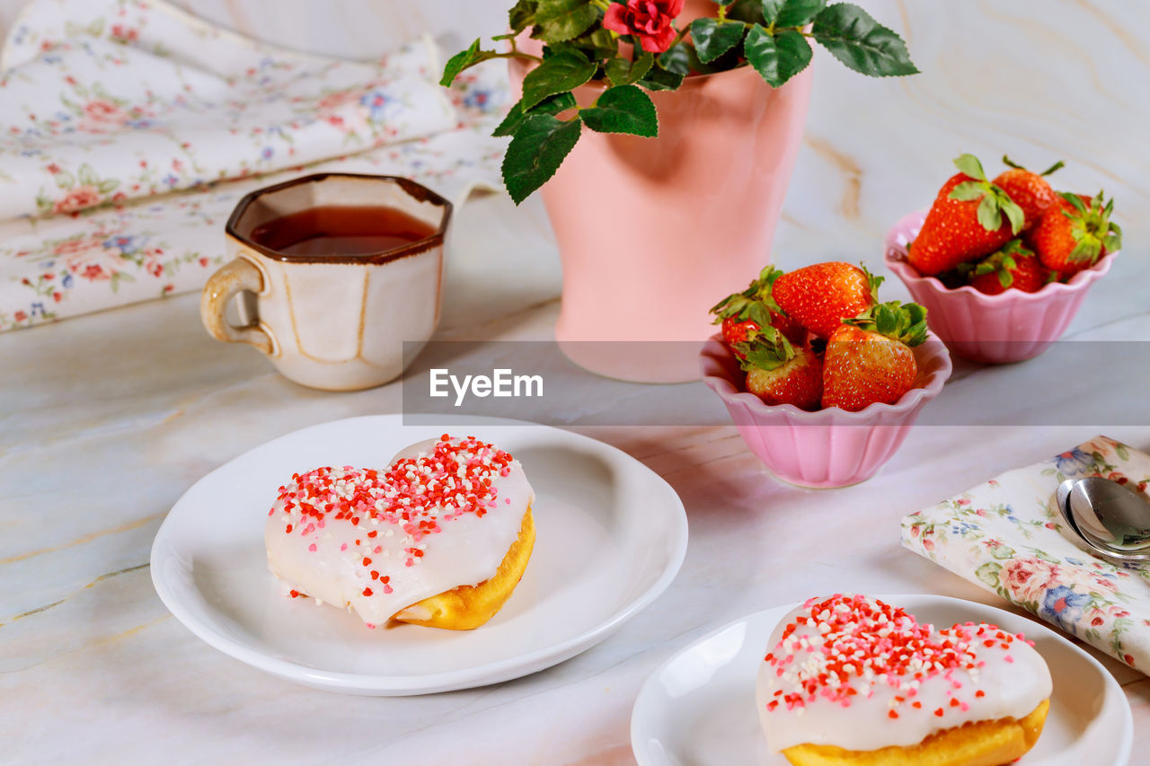 HIGH ANGLE VIEW OF BREAKFAST ON TABLE IN PLATE