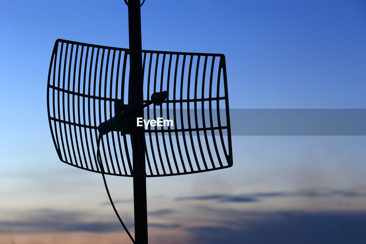 LOW ANGLE VIEW OF SILHOUETTE BIRD IN CAGE