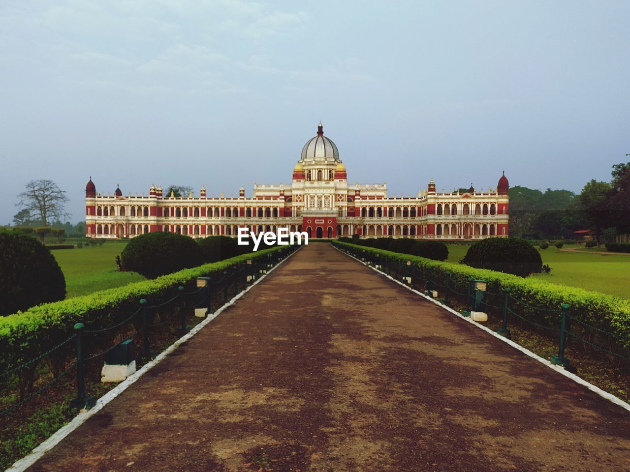 architecture, built structure, travel destinations, building exterior, sky, travel, nature, city, history, the past, tourism, landmark, plant, building, no people, government, château, outdoors, day, garden, tree, palace, estate, the way forward, politics and government, cloud, clear sky, formal garden