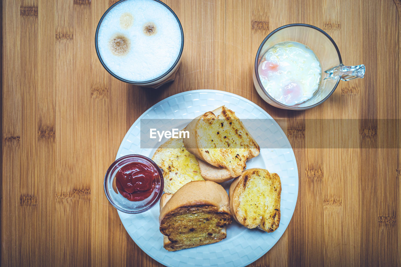 HIGH ANGLE VIEW OF BREAKFAST