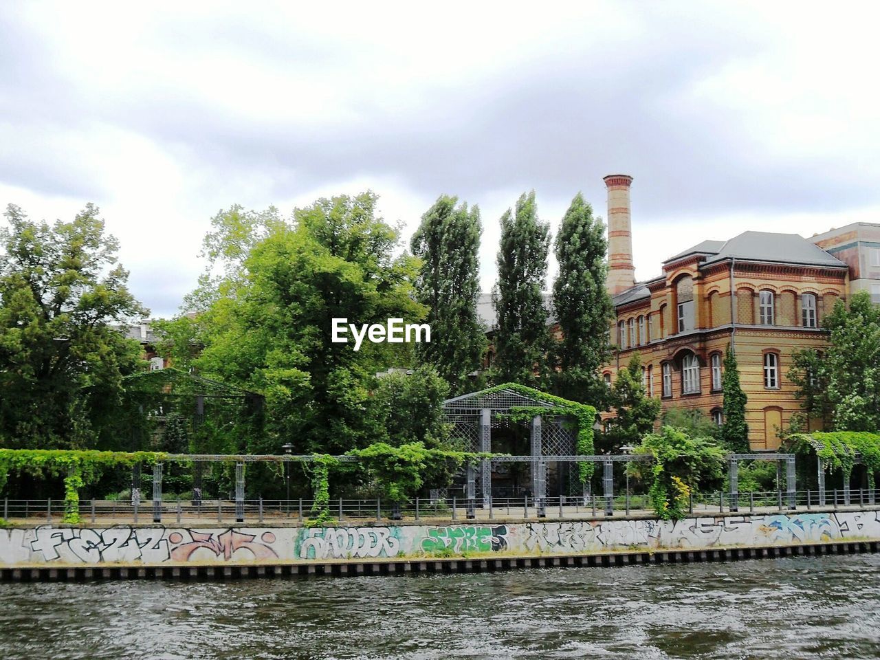 SCENIC VIEW OF CITY AGAINST SKY