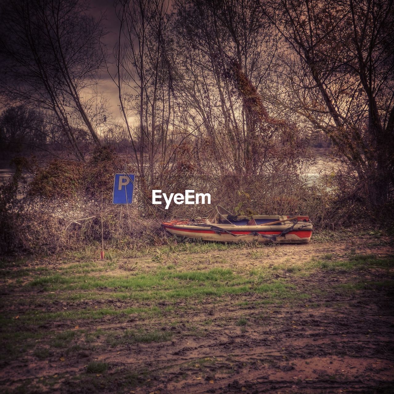 Abandoned boat in the riverside