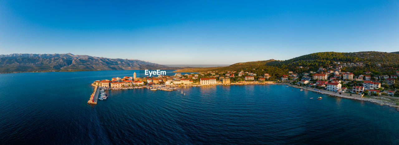 PANORAMIC VIEW OF BAY AGAINST SKY