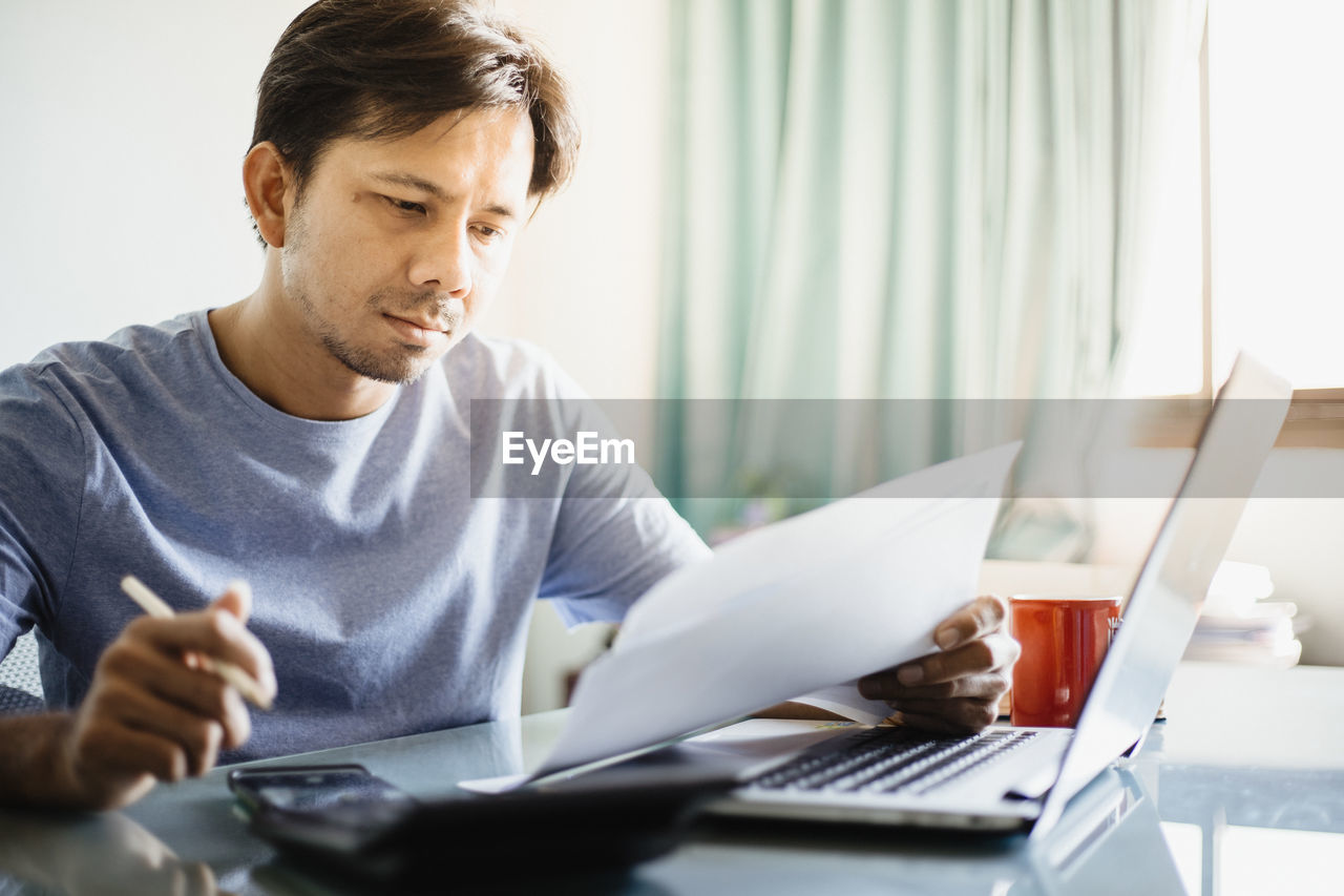 MAN USING LAPTOP