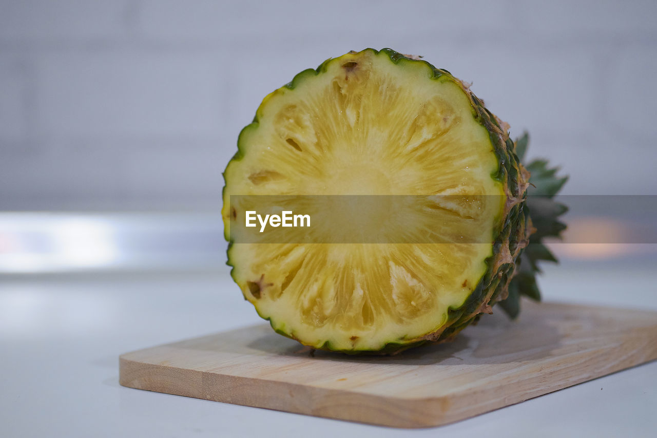 CLOSE-UP OF LEMON ON TABLE