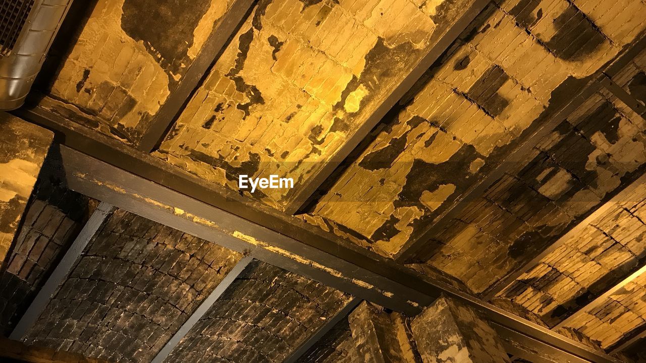 LOW ANGLE VIEW OF WINDOW ON BUILDING