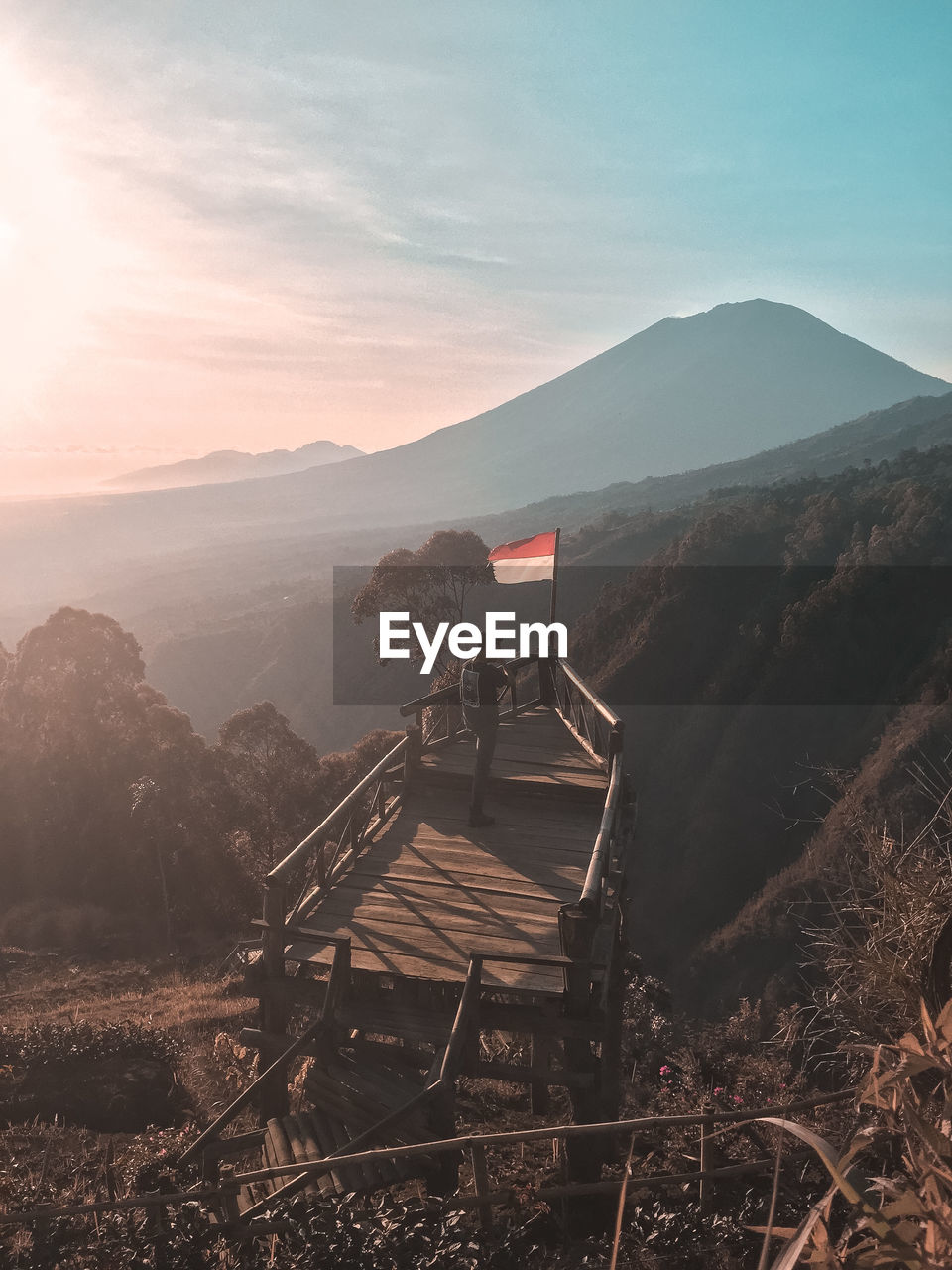 AERIAL VIEW OF MOUNTAINS AGAINST SKY