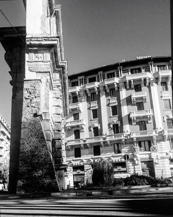 LOW ANGLE VIEW OF BUILDINGS IN CITY