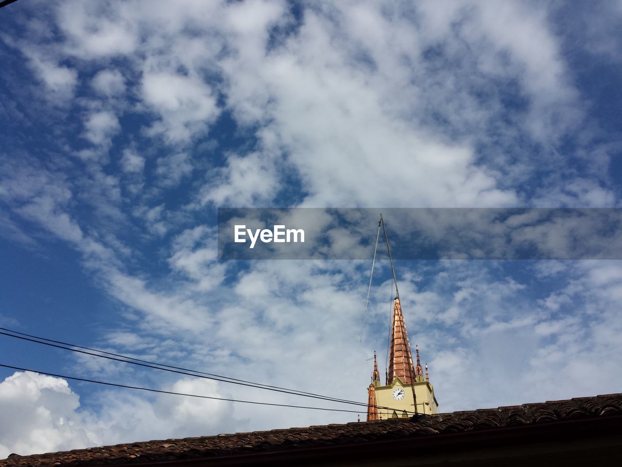 LOW ANGLE VIEW OF CLOUDS IN SKY