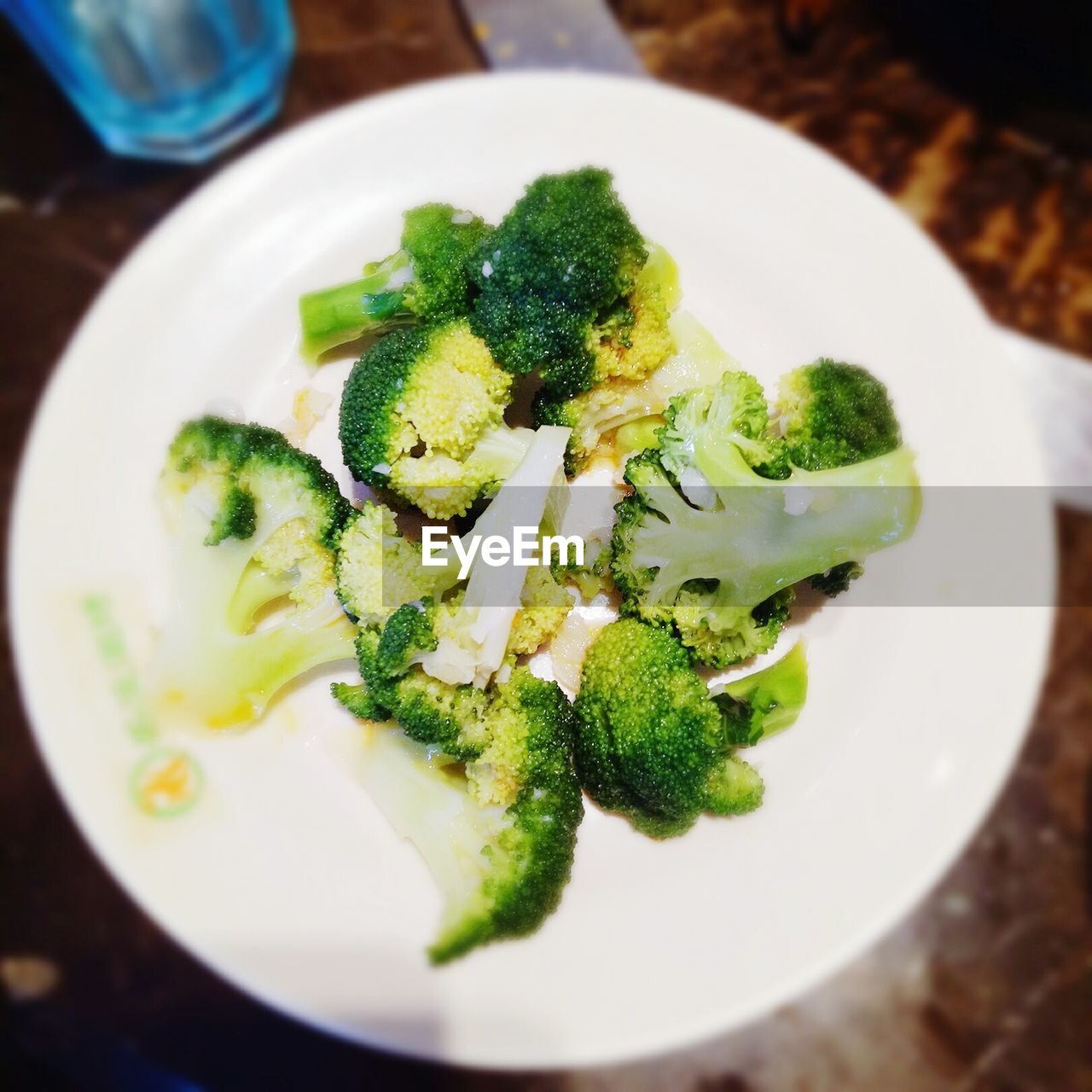 CLOSE-UP OF VEGETABLES IN PLATE