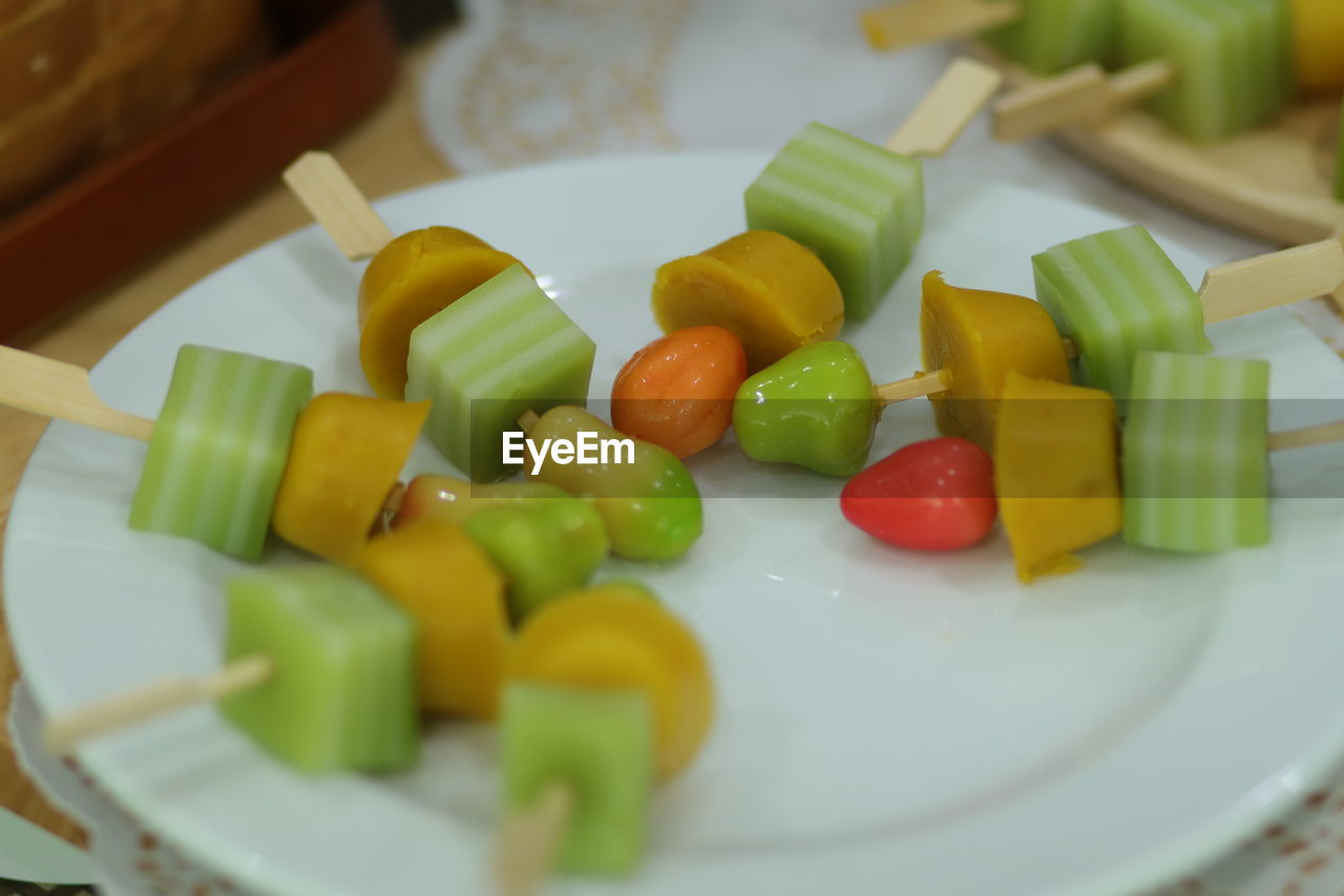 CLOSE-UP OF SALAD SERVED IN PLATE