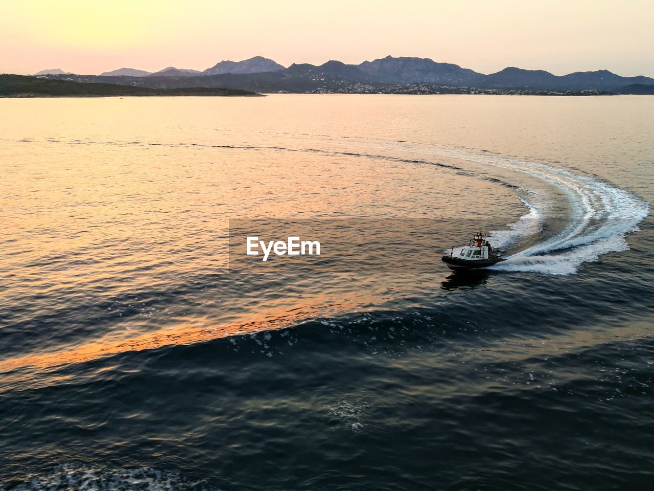 HIGH ANGLE VIEW OF BOAT SAILING ON SEA AGAINST SKY DURING SUNSET