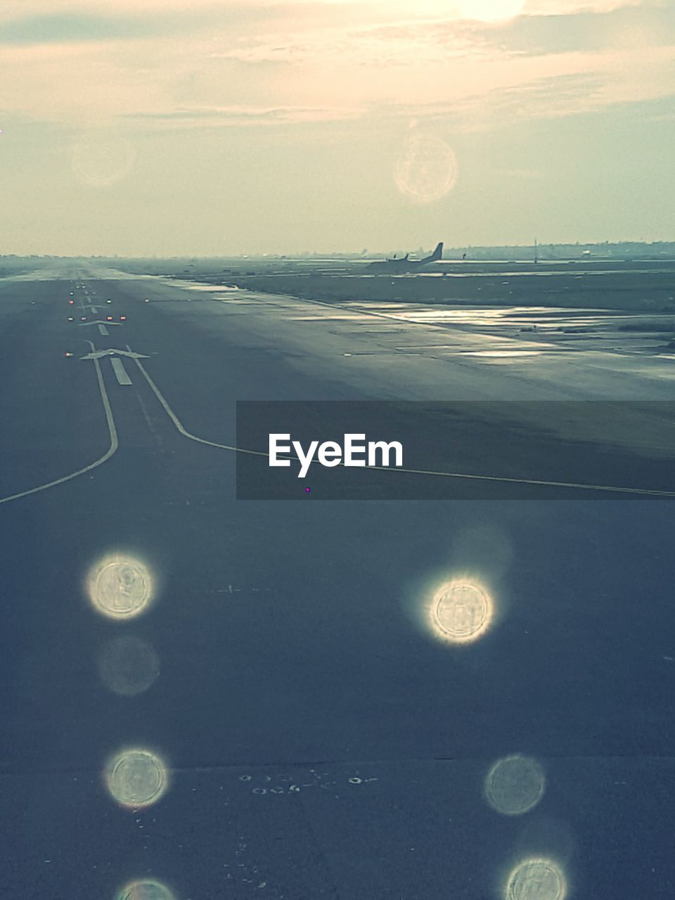 SCENIC VIEW OF SEA SEEN THROUGH AIRPLANE