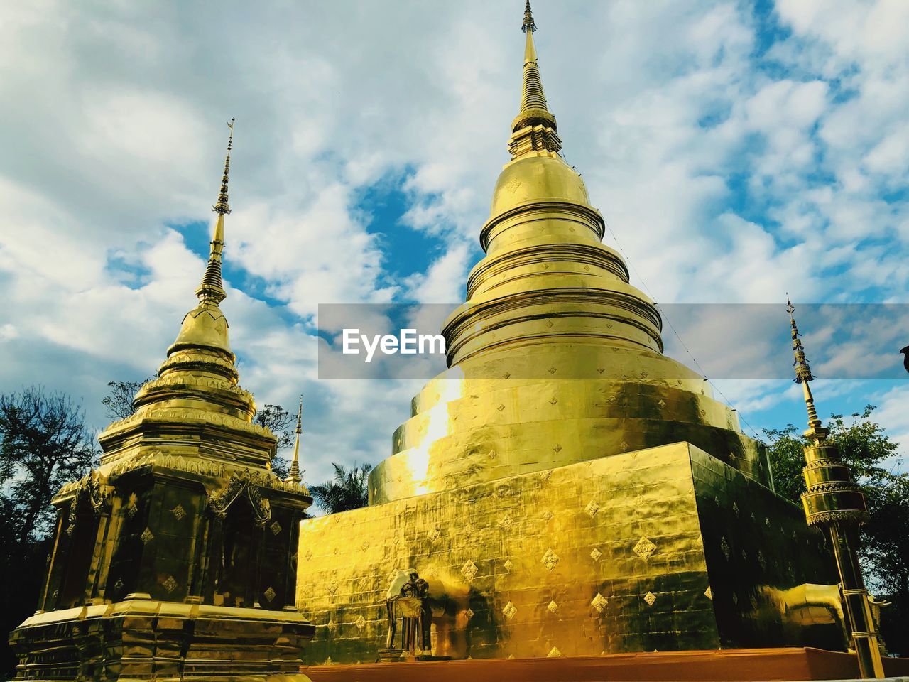 Low angle view of pagoda against cloudy sky