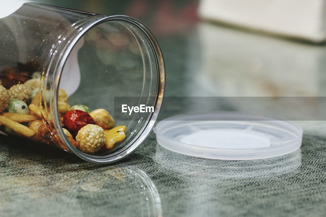 CLOSE-UP OF FOOD ON TABLE