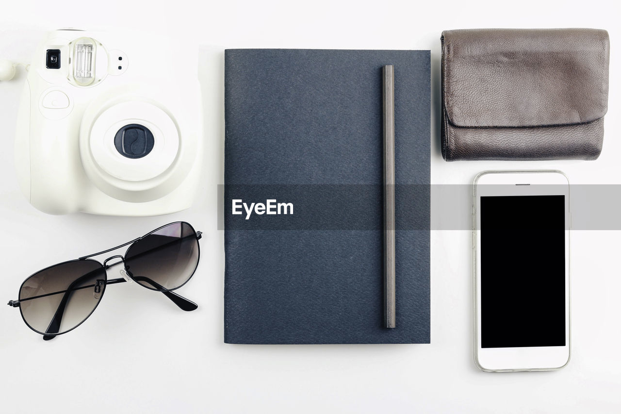 HIGH ANGLE VIEW OF EYEGLASSES ON TABLE IN BATHROOM