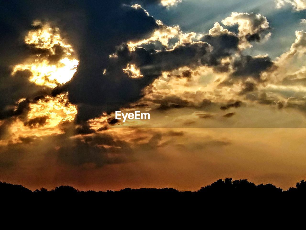 SILHOUETTE LANDSCAPE AGAINST DRAMATIC SKY DURING SUNSET