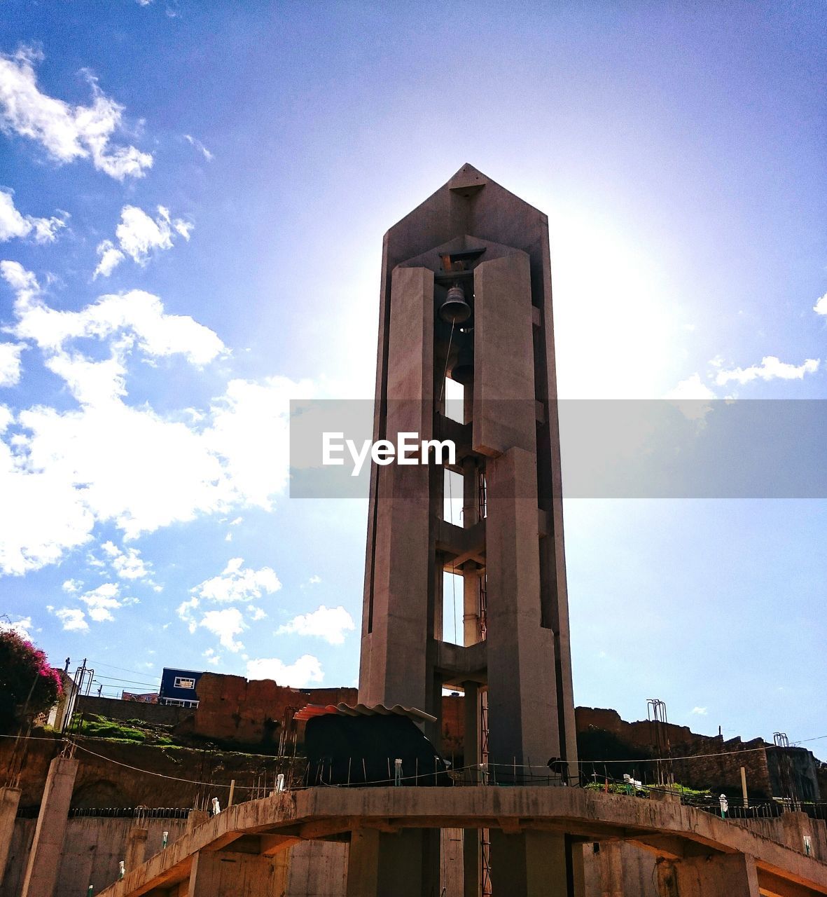 LOW ANGLE VIEW OF BUILT STRUCTURE AGAINST THE SKY