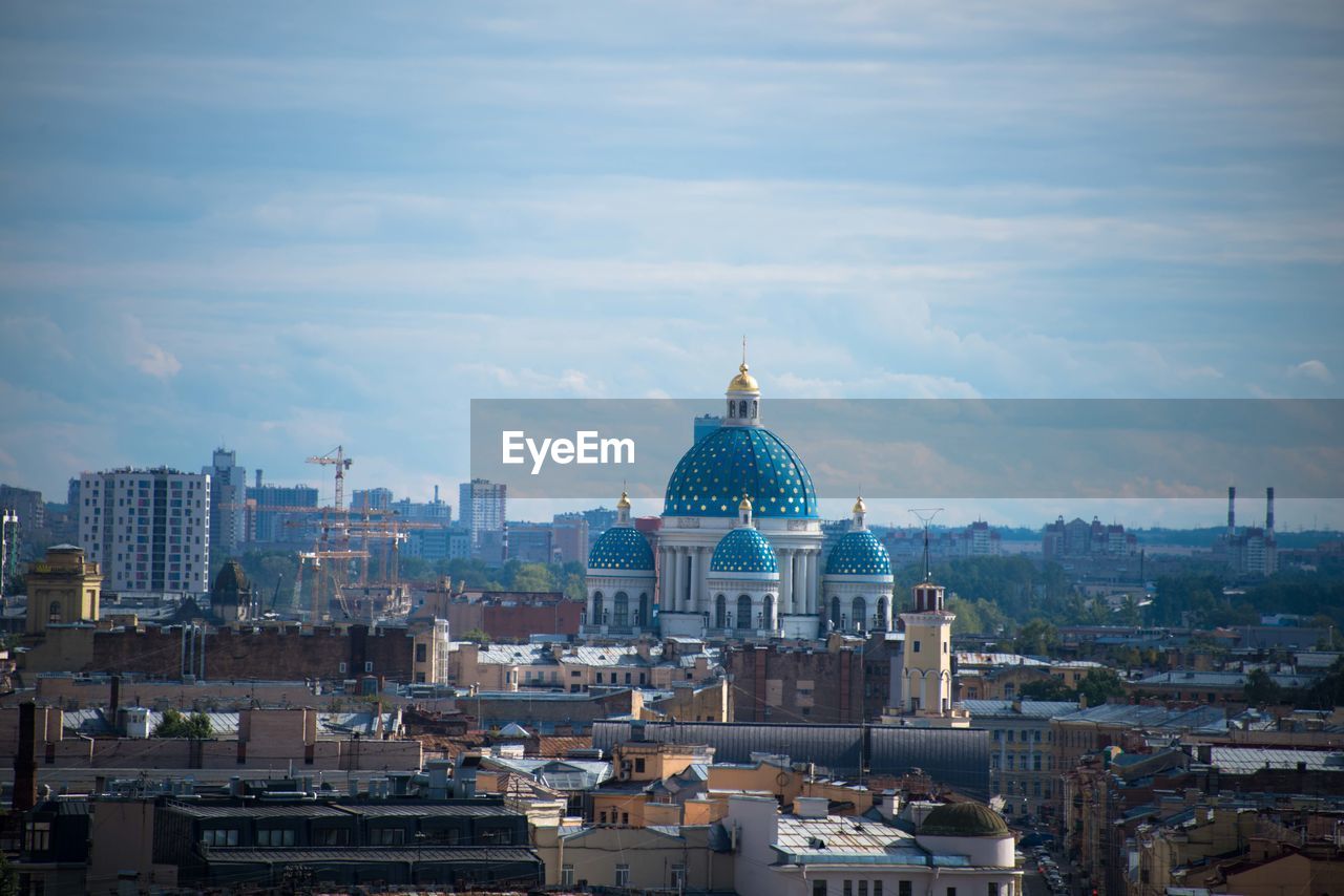 VIEW OF BUILDINGS IN CITY