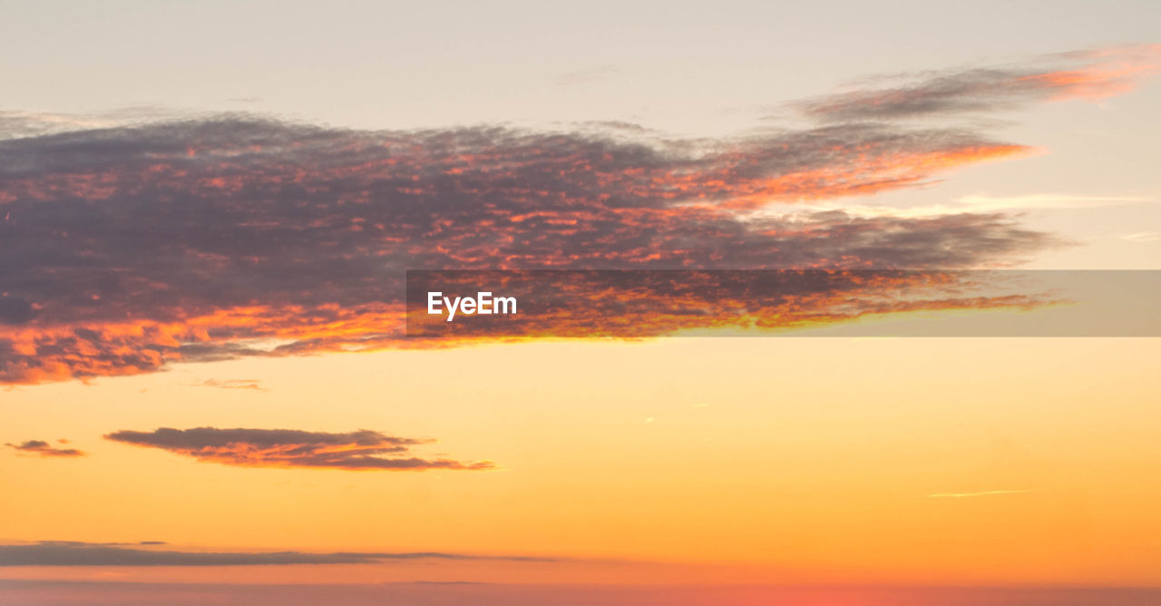 DRAMATIC SKY OVER SEA DURING SUNSET