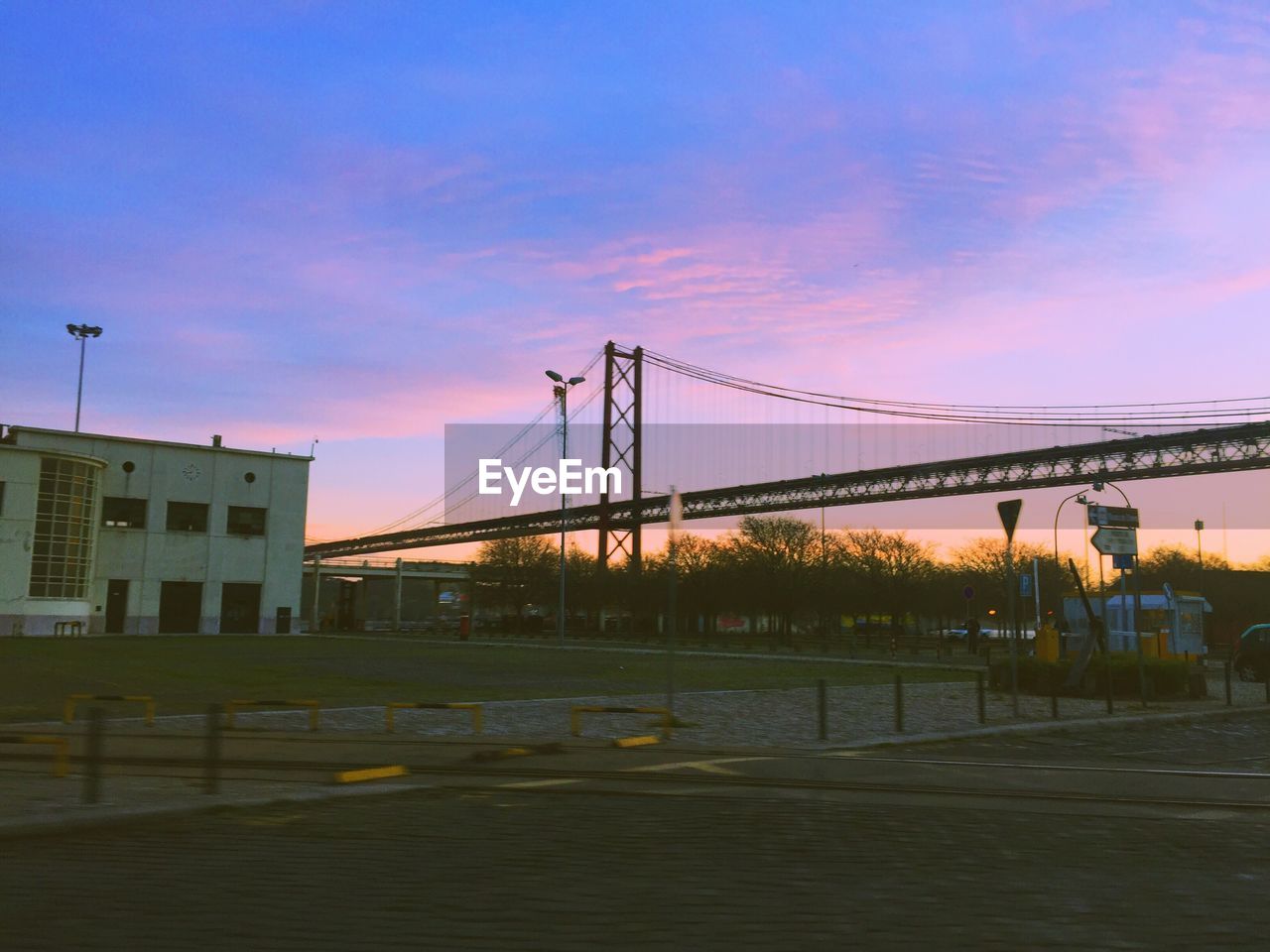 BRIDGE OVER CITY AGAINST SKY