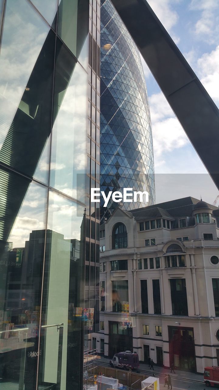 LOW ANGLE VIEW OF MODERN BUILDINGS AGAINST SKY