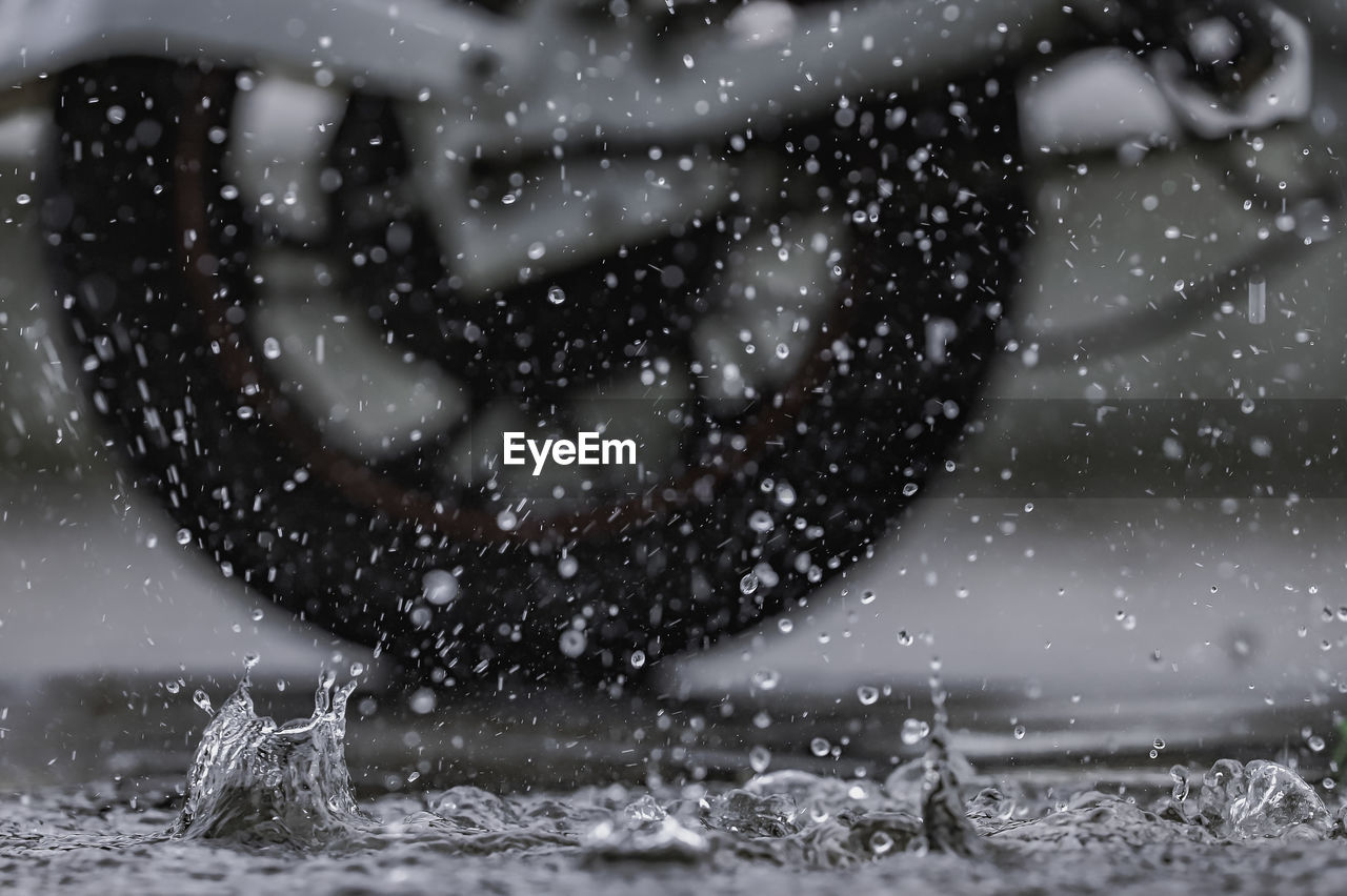 snow, freezing, winter, water, nature, motion, splashing, drop, outdoors, black and white, day, monochrome, focus on foreground, ice, no people, snowing, wet, cold temperature, selective focus, animal themes