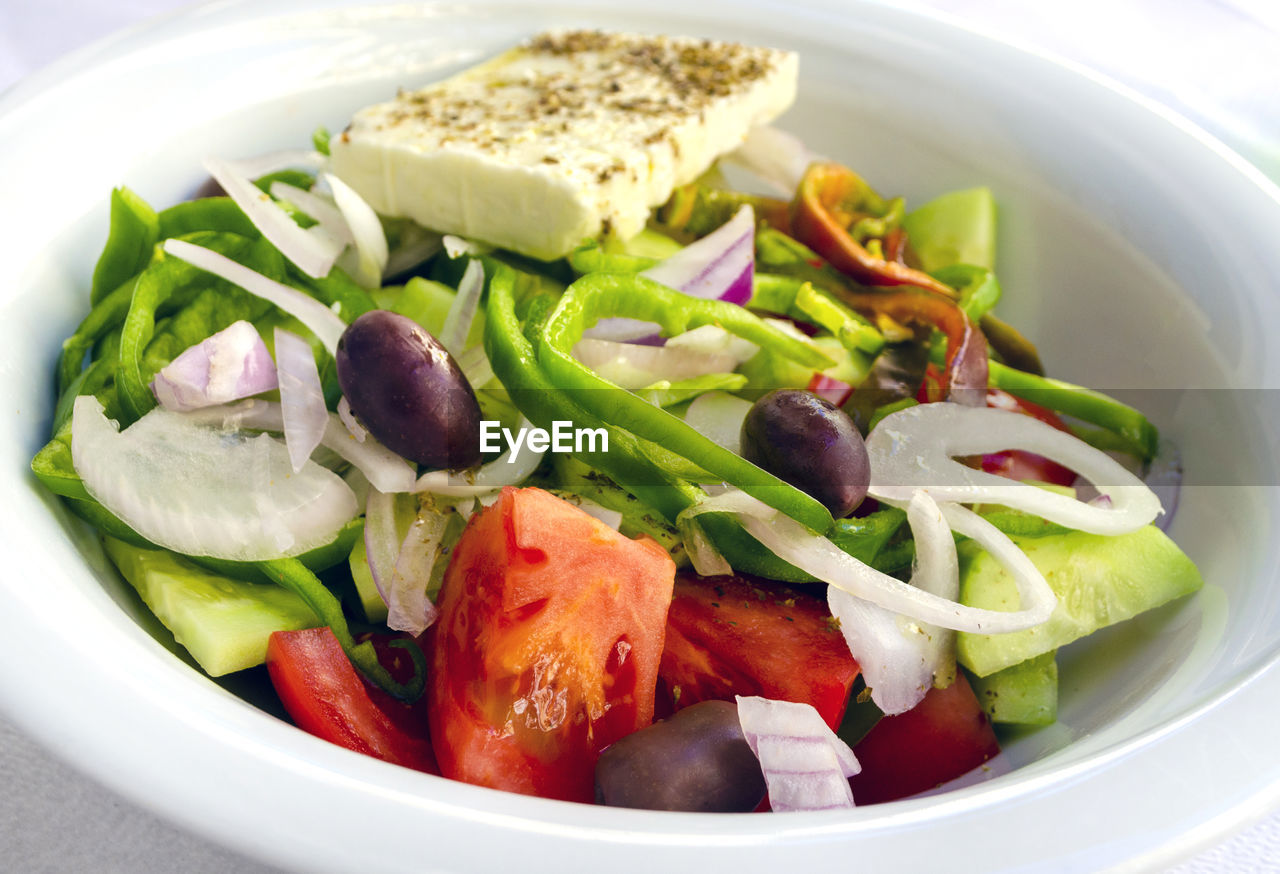 CLOSE-UP OF SALAD IN PLATE