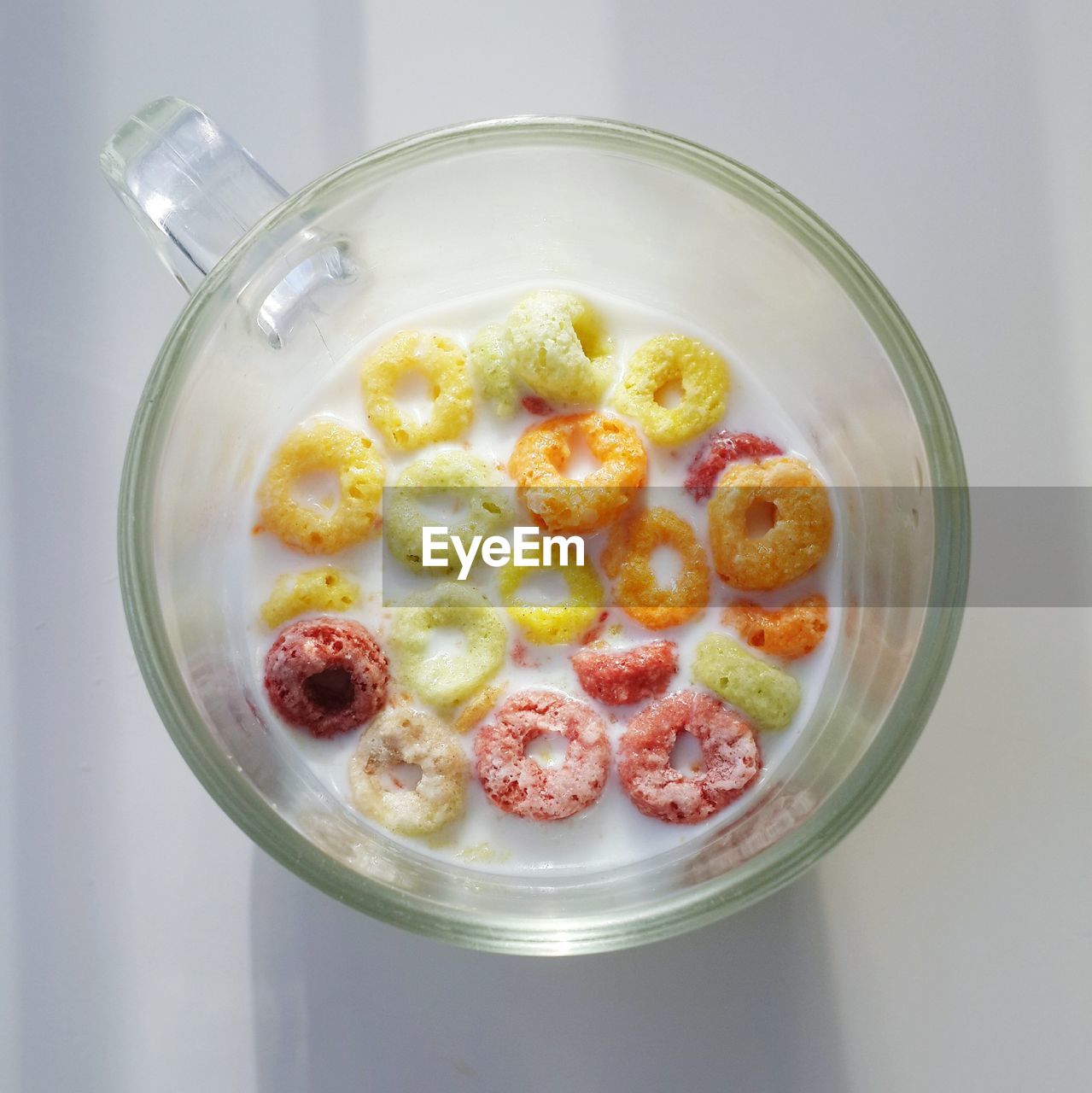HIGH ANGLE VIEW OF FRUITS IN GLASS ON TABLE