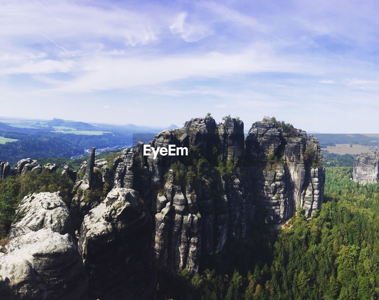 SCENIC VIEW OF TREE MOUNTAINS AGAINST SKY