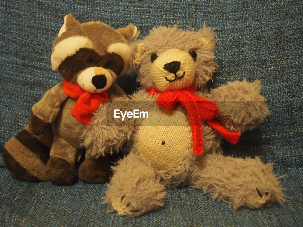 CLOSE-UP OF STUFFED TOY TOYS