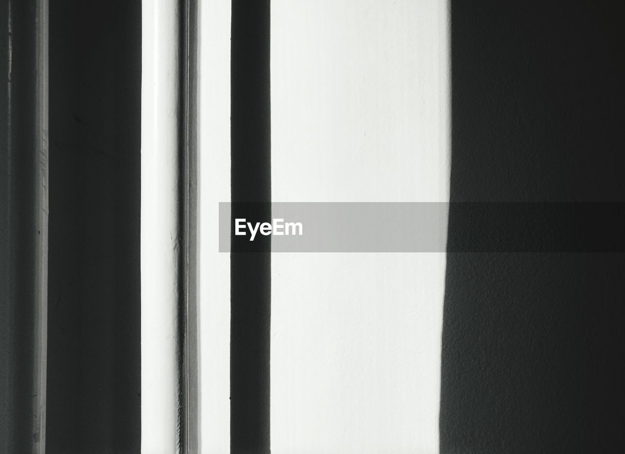 FULL FRAME SHOT OF TEXTURED WALL